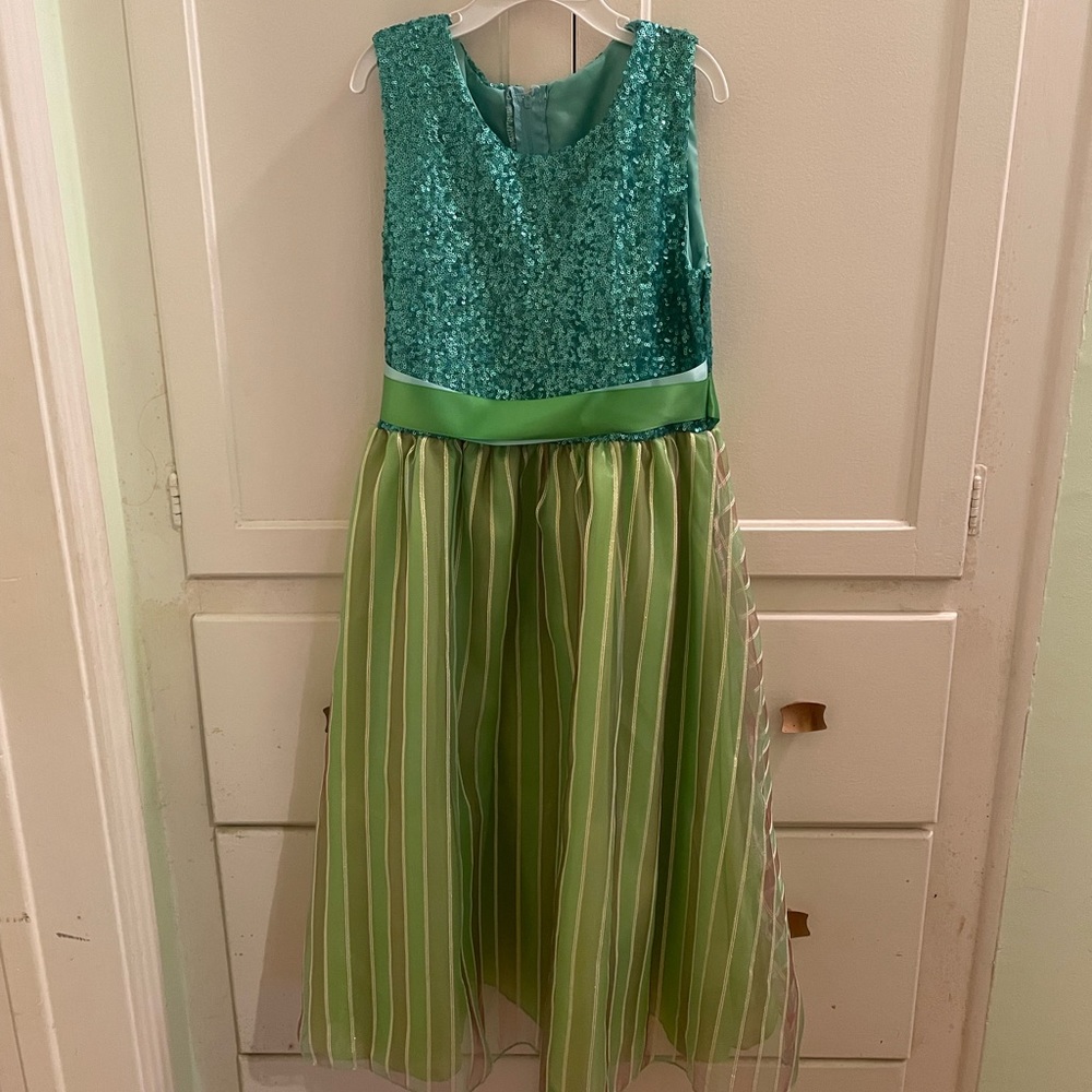 Sleeveless Dress With Sequin Bodice And Translucent Skirt With Ribbon Belt